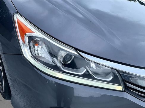 Used 2017 Honda Accord Sport image 28