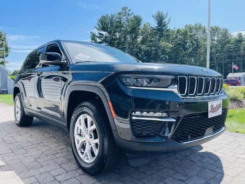 Used 2023 Jeep Grand Cherokee Limited w/ Luxury Tech Group II AWD/4WD image 4
