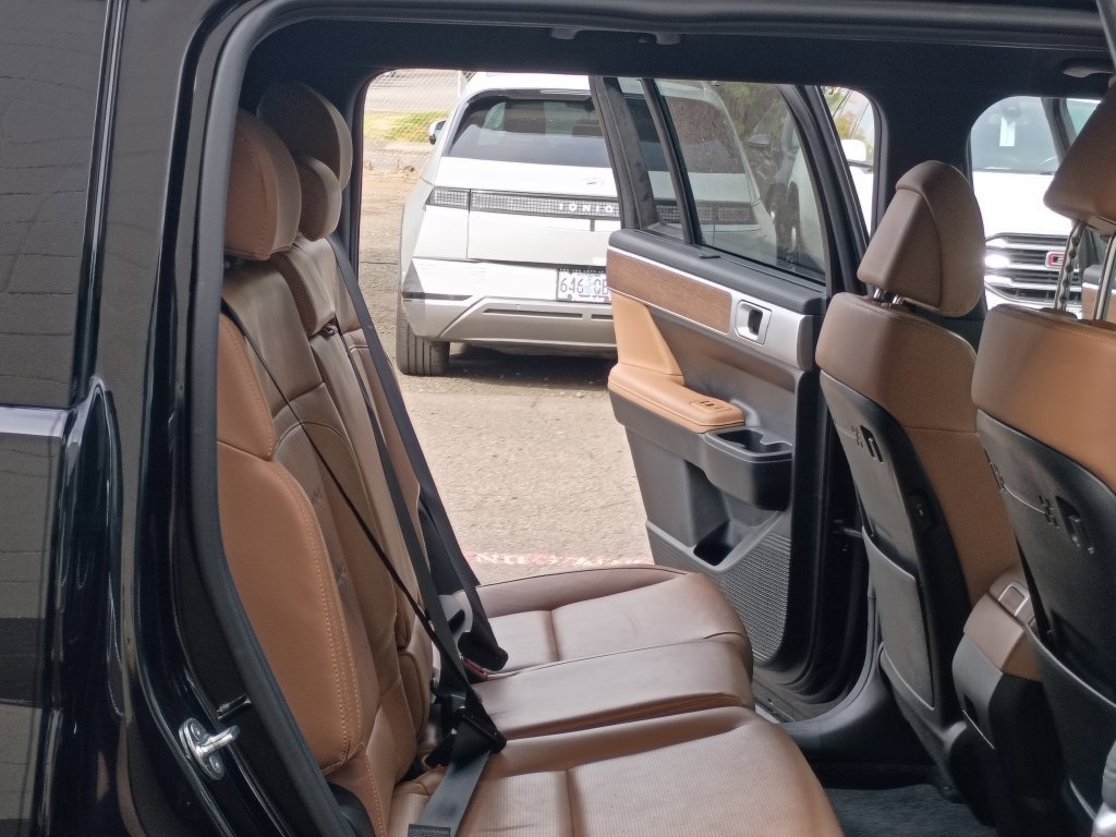 Used 2024 Hyundai Santa Fe Limited AWD/4WD image 17