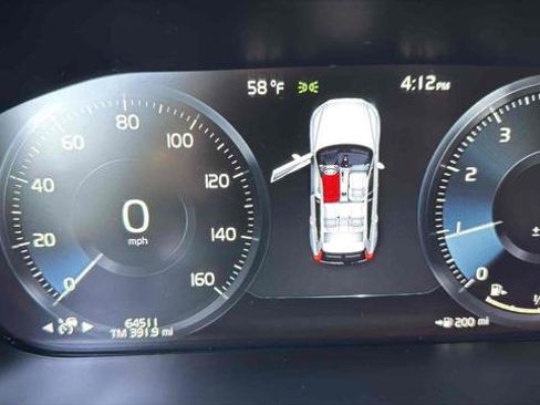 Used 2019 Volvo XC60 T5 Momentum w/ Multimedia Package image 17