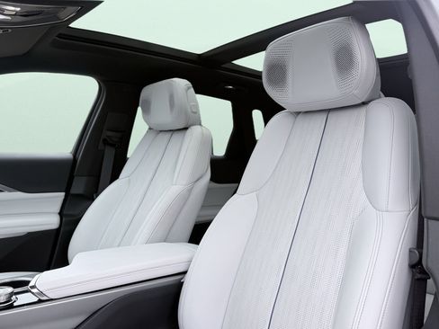 Used 2024 Cadillac Lyriq Luxury image 26