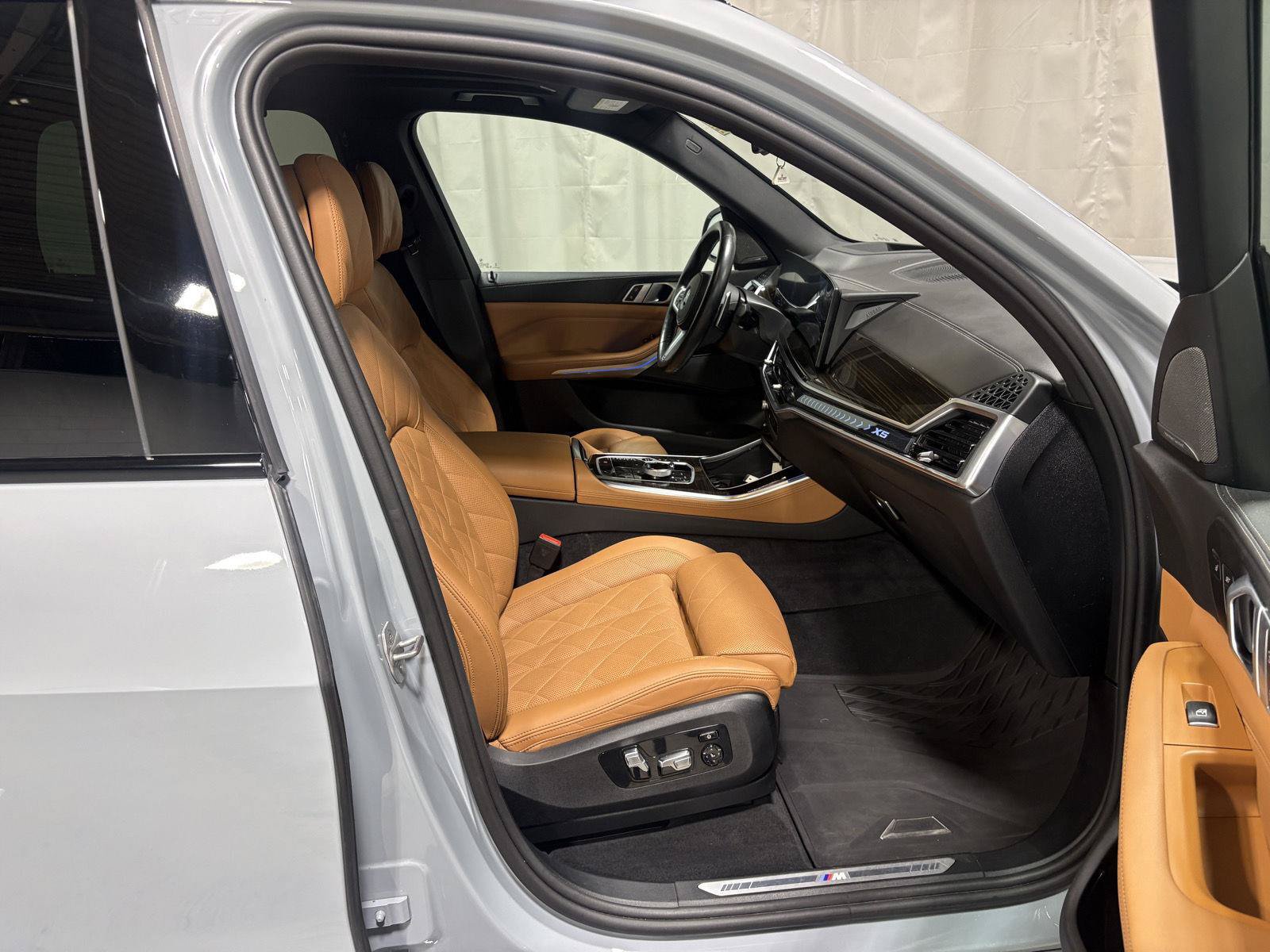 Used 2024 BMW X5 xDrive50e w/ Executive Package AWD/4WD image 8