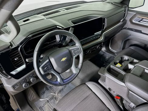 Used 2025 Chevrolet Silverado 1500 LT image 2