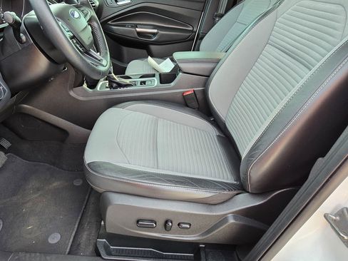 Used 2019 Ford Escape SE image 11