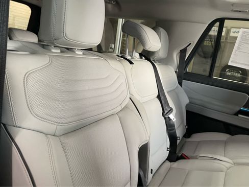 Used 2025 Ford Expedition Max Platinum w/ Platinum Ultimate Package AWD/4WD image 40