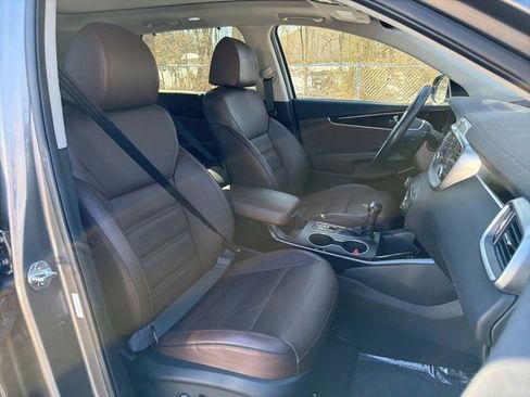 Used 2019 Kia Sorento SX w/ SX Touring Package image 9