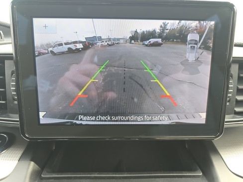 Used 2020 Ford Explorer XLT image 18