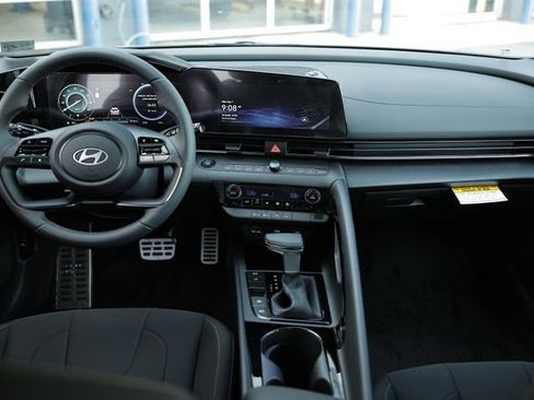 New 2025 Hyundai Elantra SEL image 9