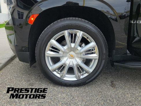 Used 2023 Chevrolet Suburban High Country w/ Advanced Technology Package image 30