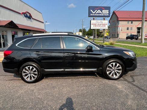 Used 2017 Subaru Outback 2.5i Touring AWD/4WD image 4