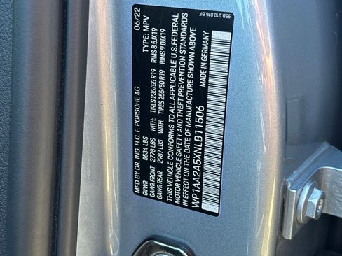 Used 2022 Porsche Macan AWD/4WD image 20