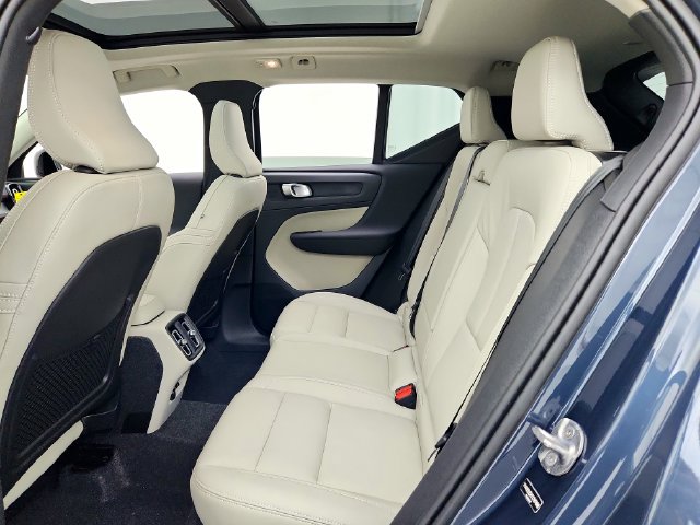 New 2026 Volvo XC40 B4 Plus w/ Climate Package FWD image 24