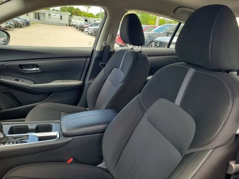 Used 2025 Nissan Sentra SV FWD image 17