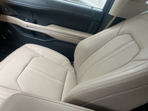 Used 2023 Ford Expedition Limited RWD image 9