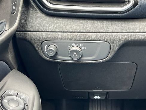Used 2022 Chevrolet Bolt EUV Premier w/ Sun & Sound Package FWD image 36