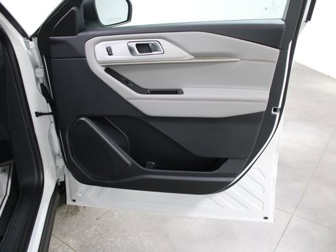 New 2026 Ford Explorer Active w/ Active Comfort Package image 32