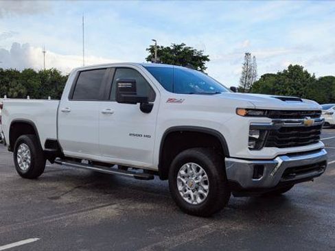 Used 2024 Chevrolet Silverado 2500 LT AWD/4WD image 11