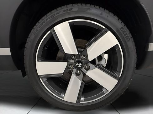 Used 2025 Hyundai Santa Fe Limited FWD image 32