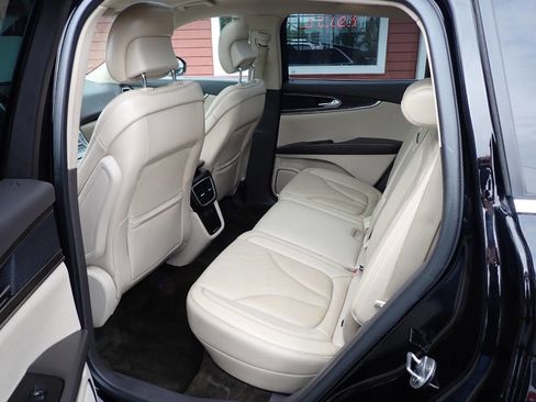 Used 2017 Lincoln MKX Reserve AWD/4WD image 8