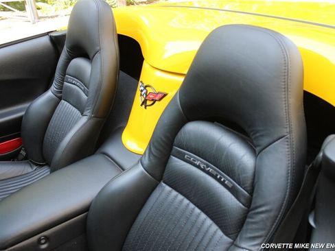 Used 2004 Chevrolet Corvette Convertible w/ Preferred Equipment Group RWD image 29