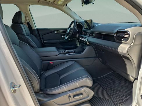 Certified 2025 Honda Pilot Touring image 20