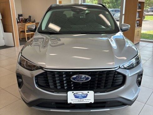 New 2024 Ford Escape SE w/ PHEV Premium Package image 3