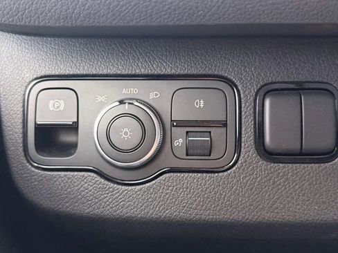 Used 2024 Mercedes-Benz Sprinter 2500 image 25