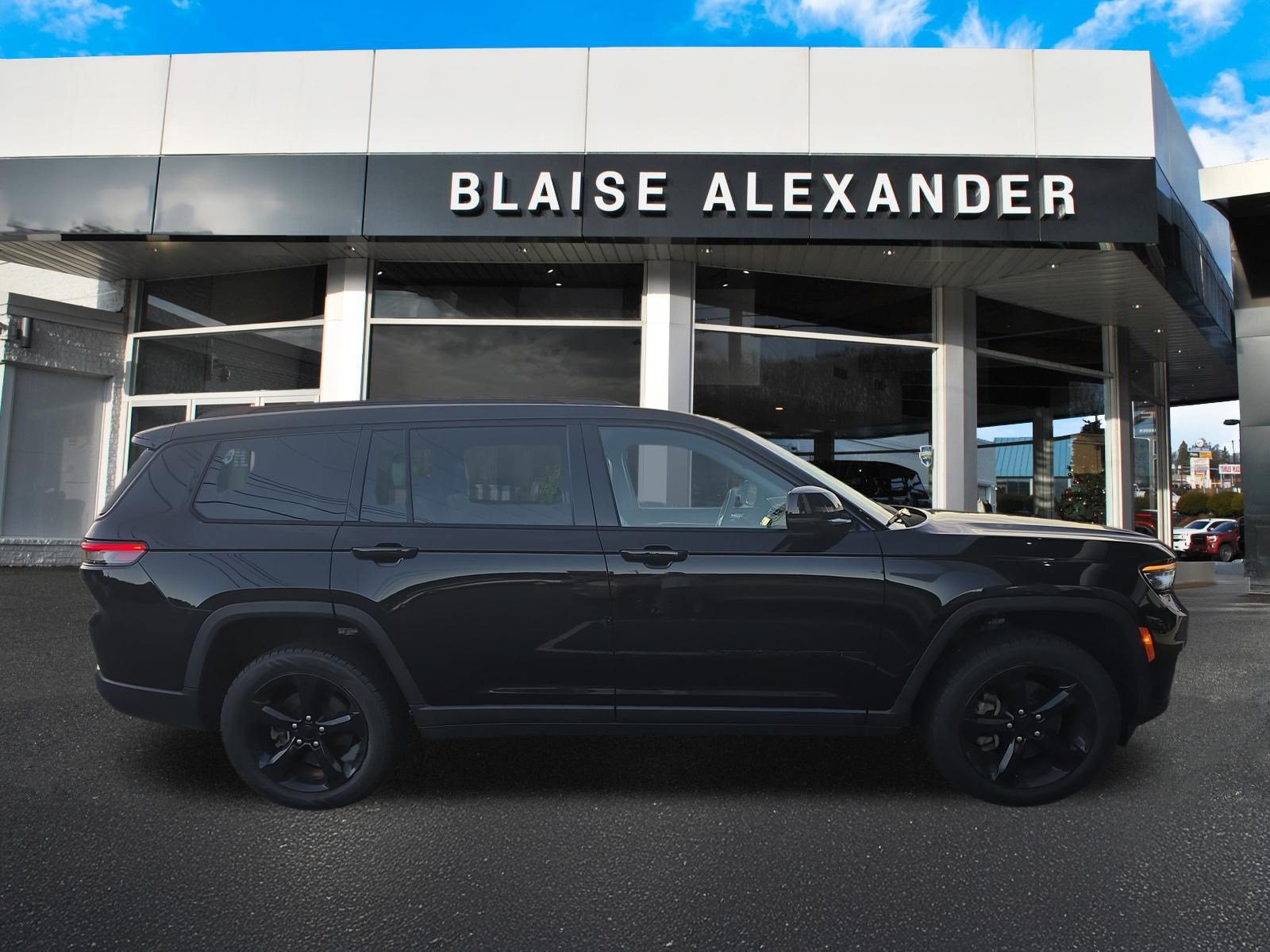 Used 2023 Jeep Grand Cherokee L Limited w/ Black Appearance Package AWD/4WD image 2