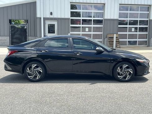 Certified 2025 Hyundai Elantra SEL FWD image 14