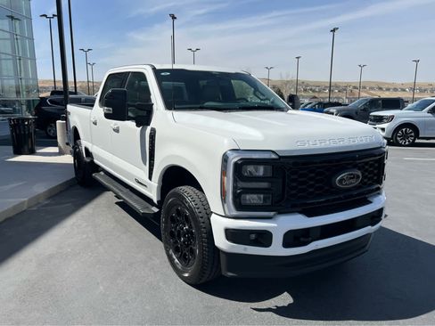 New 2026 Ford F250 Lariat w/ Black Appearance Package image 4