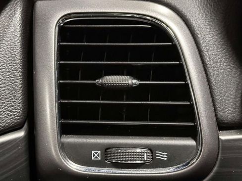 Used 2020 Jeep Grand Cherokee Laredo image 35