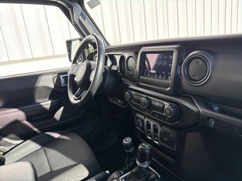 Used 2022 Jeep Wrangler Sport image 31