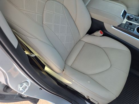 Used 2024 Toyota Highlander Platinum image 16