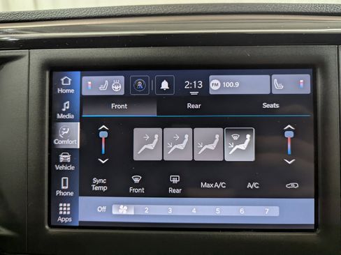 Used 2023 Chrysler Voyager LX image 21