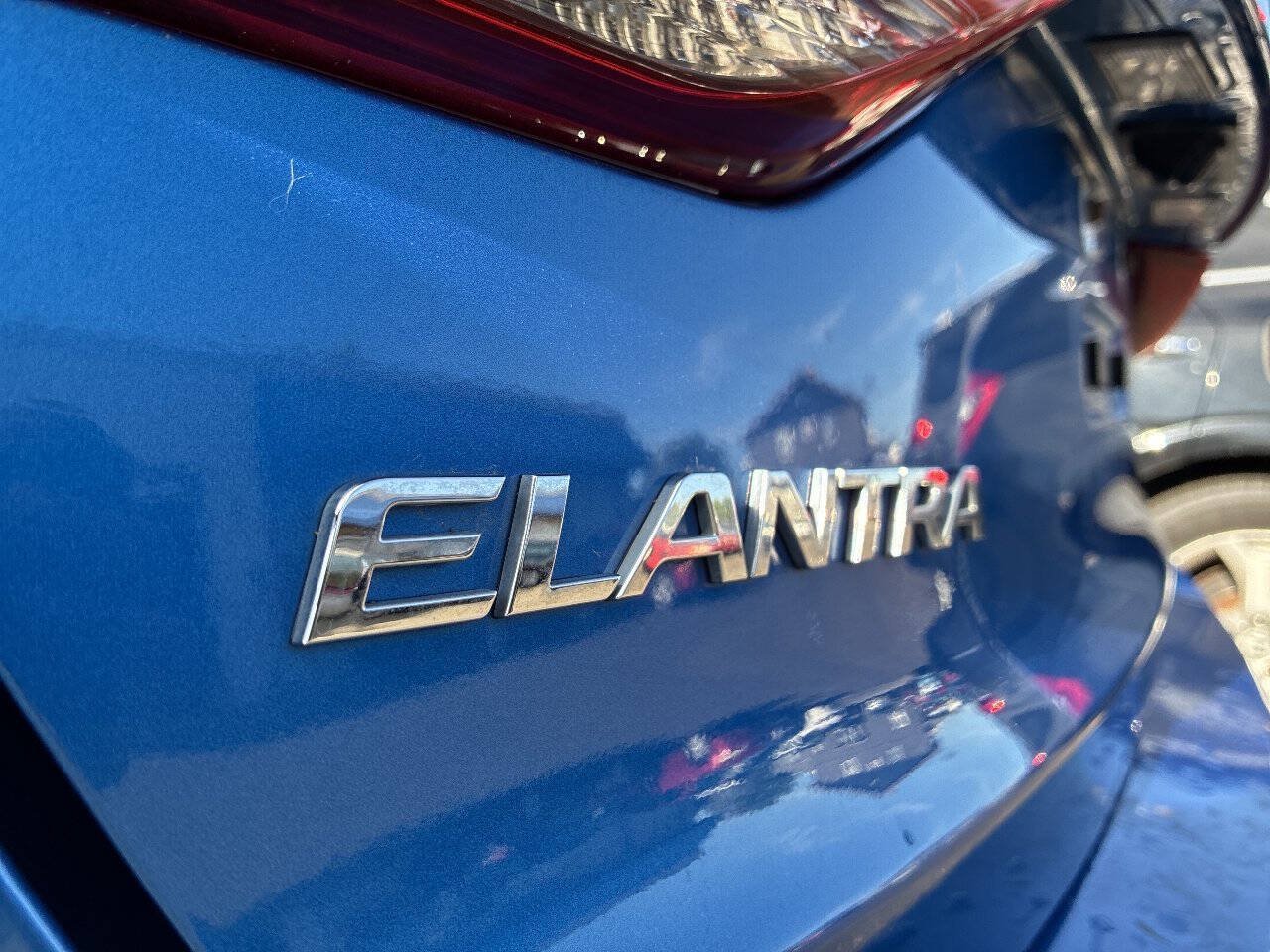 Used 2017 Hyundai Elantra SE FWD image 25