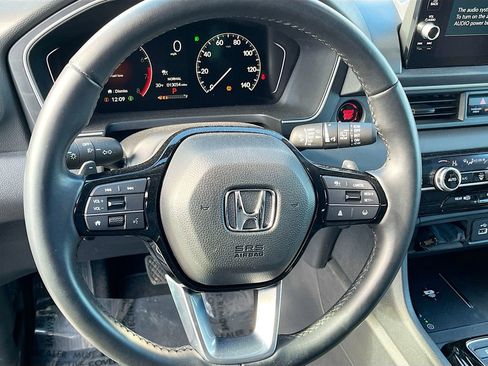 Used 2025 Honda Pilot Touring image 11