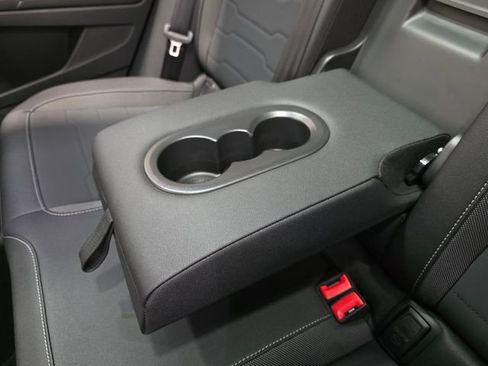 Certified 2025 Volkswagen Taos SE image 31