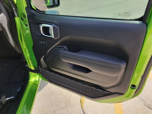 Used 2025 Jeep Wrangler Sport AWD/4WD image 13