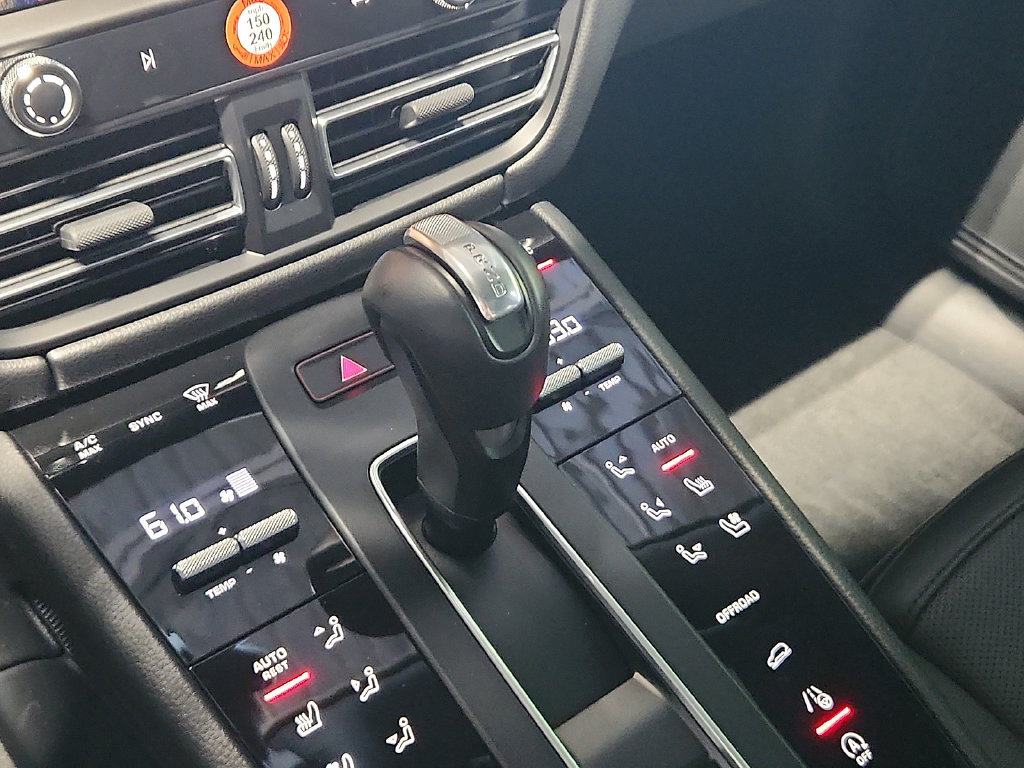 Certified 2026 Porsche Macan Turbo AWD/4WD image 15