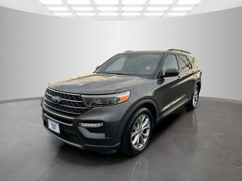 Used 2020 Ford Explorer XLT w/ Equipment Group 202A image 8