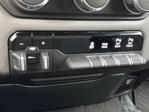 Used 2024 RAM 1500 Big Horn AWD/4WD image 29