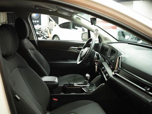 Used 2023 Kia Sportage LX image 12