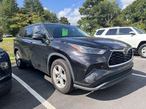Used 2022 Toyota Highlander L FWD image 1