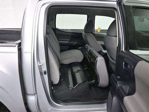 Used 2020 Toyota Tacoma SR w/ SR Convenience Package image 40