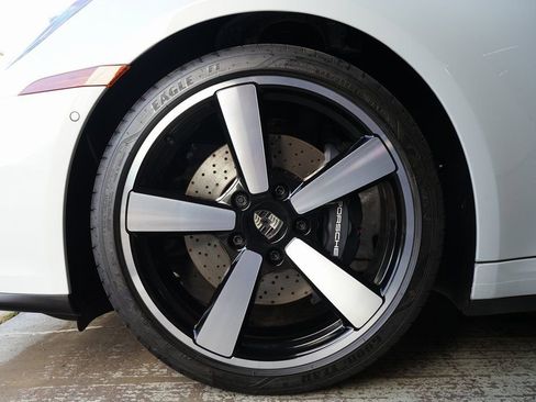 Used 2025 Porsche 911 Carrera image 37