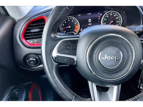 Used 2015 Jeep Renegade Trailhawk image 25