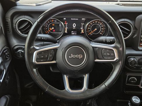 Certified 2020 Jeep Gladiator Overland AWD/4WD image 12