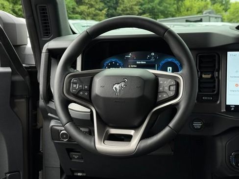 New 2026 Ford Bronco Badlands w/ Sasquatch Package AWD/4WD image 7