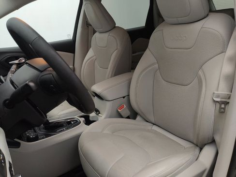 Used 2021 Jeep Cherokee Latitude Lux w/ Comfort/Convenience Group image 17