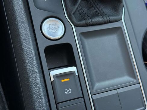 Used 2019 Volkswagen Atlas SE image 25